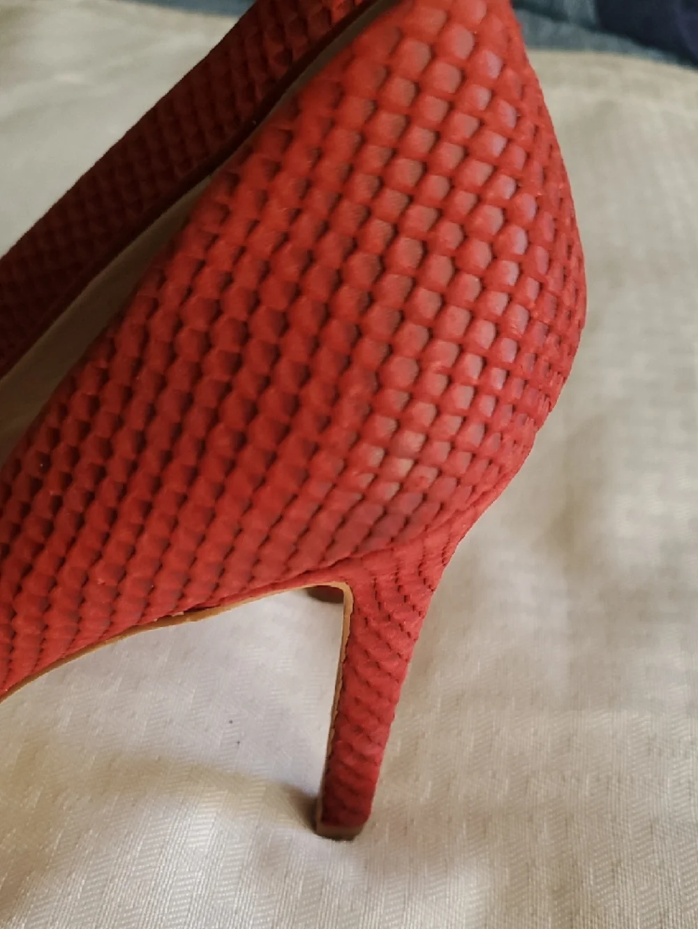 Vince Camuto Red Textured Pointed-Toe Stiletto Pumps Size 10 - Picture 13 of 15